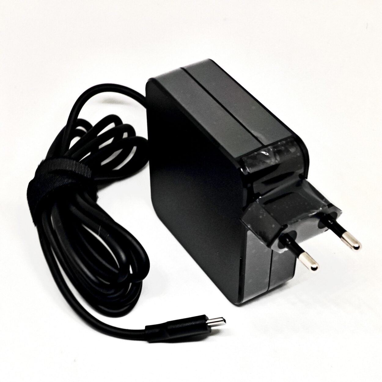 CARGADOR GENERICO PARA PORTATIL TIPO C 65W AUTOMATICO