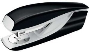 Petrus 635 WOW Grapadora Metalica + Caja de 200 Grapas - Hasta 30 Hojas - Extraegrapas Integrado - Grapado Cerrado, Abierto y Clavado - Color Negro Metalizado