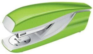 Petrus 635 WOW Grapadora Metalica + Caja de 200 Grapas - Hasta 30 Hojas - Extraegrapas Integrado - Grapado Cerrado, Abierto y Clavado - Color Verde Metalizado