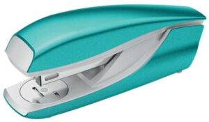 Petrus 635 WOW Grapadora Metalica + Caja de 200 Grapas - Hasta 30 Hojas - Extraegrapas Integrado - Grapado Cerrado, Abierto y Clavado - Color Turquesa Metalizado