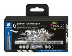 Staedtler 372 Pack de 6 Rotuladores Punta de Pincel Suave - Colores Vivos y Brillantes - No Amarillea con el Paso del Tiempo - Nueva Tinta Multi Ink - Pigmentos de Primera Calidad - Colores Grises Surtidos