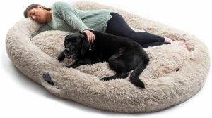 Innovagoods Cama Extragrande para Mascotas y Humanos - Bolsillo Lateral - Antideslizante - Facil Limpieza - Poliester - Ergonomico - Funda Extraible - 190x140x25cm - Color Beige